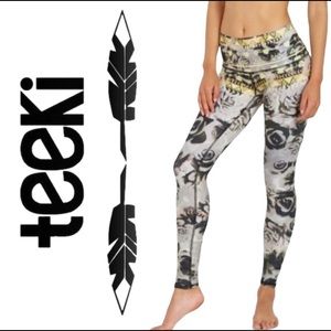 Teeki Desert Rose Yoga Hot Pants Leggings - XS